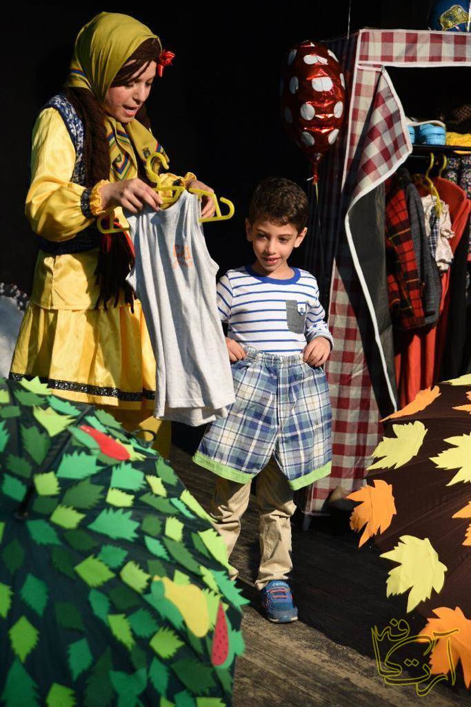تئاتر جشنواره بین‌المللی تئاتر کودک و نوجوان  مریم کاظمی  لباس‌های رنگارنگ    نگار نادری