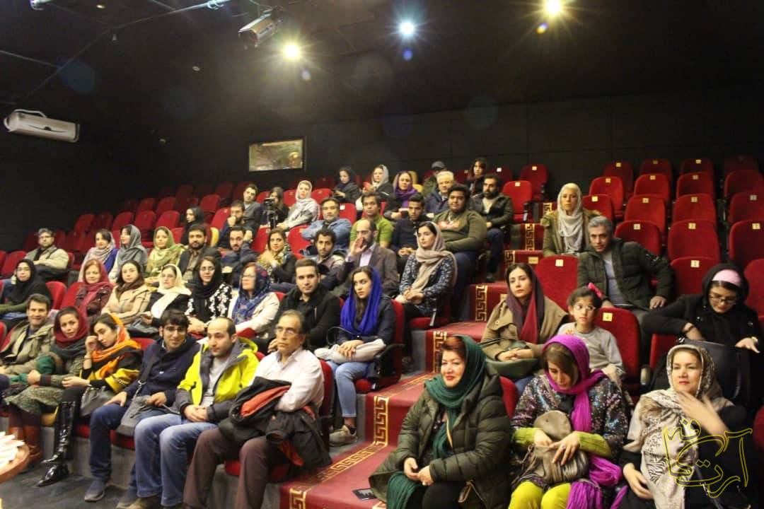 تئاتر  ناگهان همه برمی خیزند به آوازی دیگر    سعیده آجربندیان  پوران درخشنده